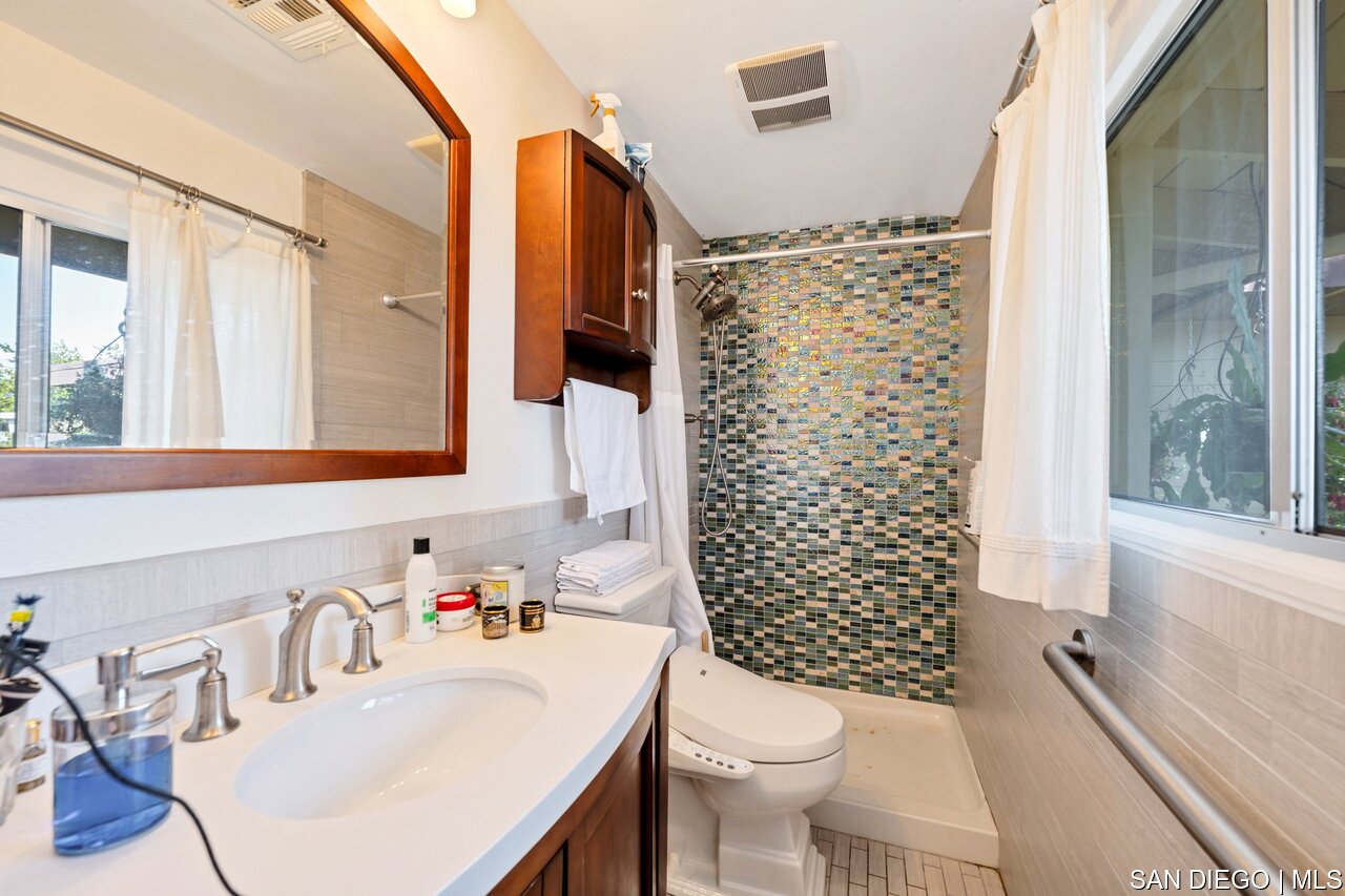 https://sdmls-assets.cdn-connectmls.com/pics/217AAED96EAA28A3E063EA11000A0D44/HD_1725657359641_13_web_or_mls_QP__29.JPEG