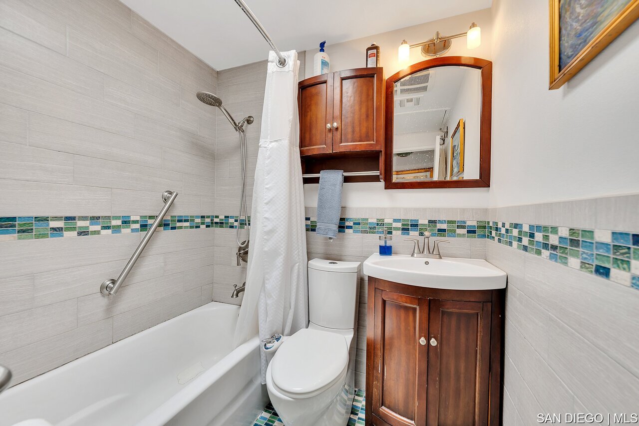 https://sdmls-assets.cdn-connectmls.com/pics/217AAED96EAA28A3E063EA11000A0D44/HD_1725657364538_20_web_or_mls_QP__10.JPEG