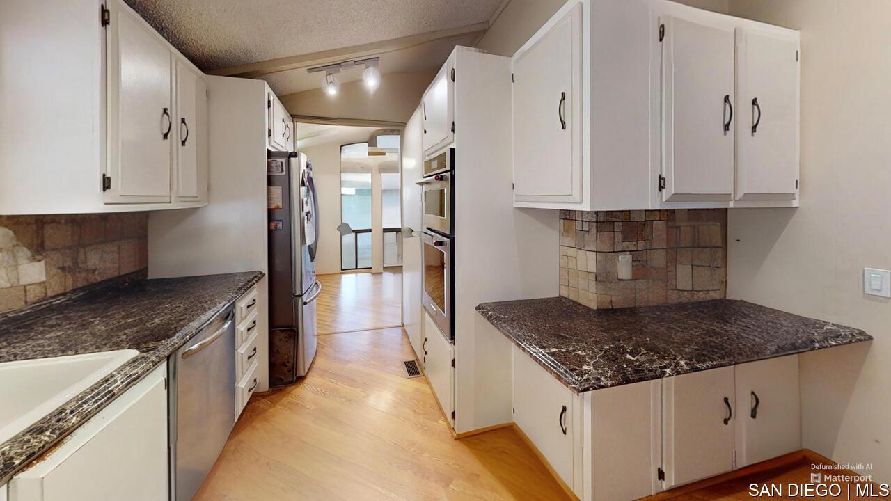 https://sdmls-assets.cdn-connectmls.com/pics/26BC1A71F837C49CE063BE13000AE611/HD_1731455645312_18218_Paradise_Mountain_Rd_SPC195_Valley_Center_CA_92082_Kitchen_4.JPEG