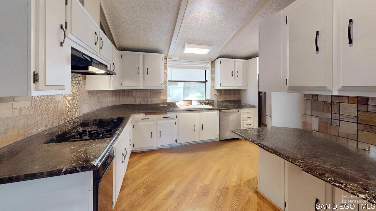 https://sdmls-assets.cdn-connectmls.com/pics/26BC1A71F837C49CE063BE13000AE611/HD_1731455659458_18218_Paradise_Mountain_Rd_SPC195_Valley_Center_CA_92082_Kitchen_5.JPEG