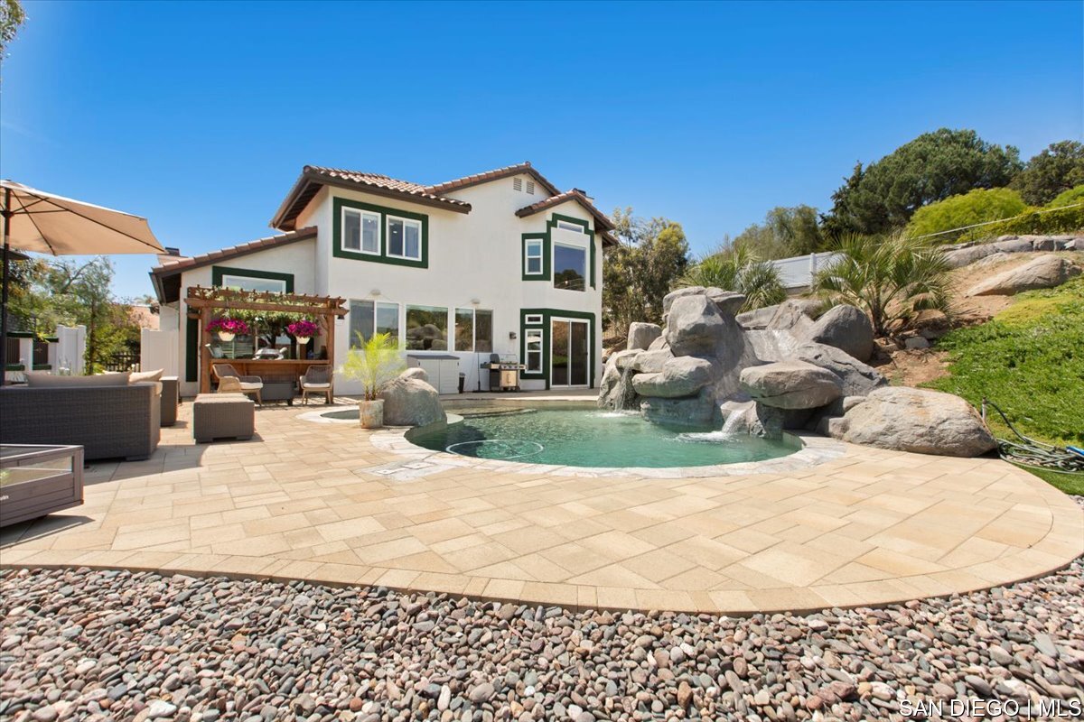 https://sdmls-assets.cdn-connectmls.com/pics/335F04EBBF4A9611E0633111000AF8B3/HD_1745333236417_50_Pool_and_Spa.JPEG