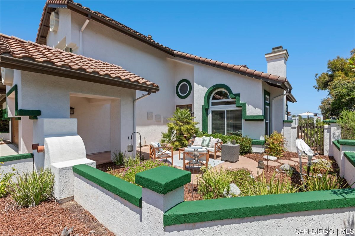 https://sdmls-assets.cdn-connectmls.com/pics/335F04EBBF4A9611E0633111000AF8B3/HD_1745333355016_07_Courtyard.JPEG