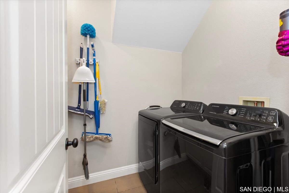 https://sdmls-assets.cdn-connectmls.com/pics/335F04EBBF4A9611E0633111000AF8B3/HD_1745333378580_29_Laundry.JPEG