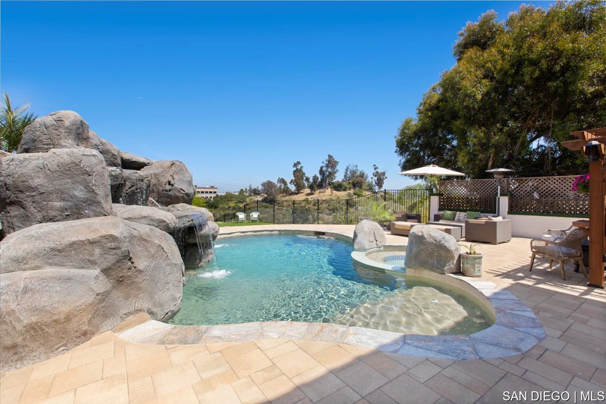 https://sdmls-assets.cdn-connectmls.com/pics/335F04EBBF4A9611E0633111000AF8B3/HD_1745333400175_44_Pool___Spa.JPEG