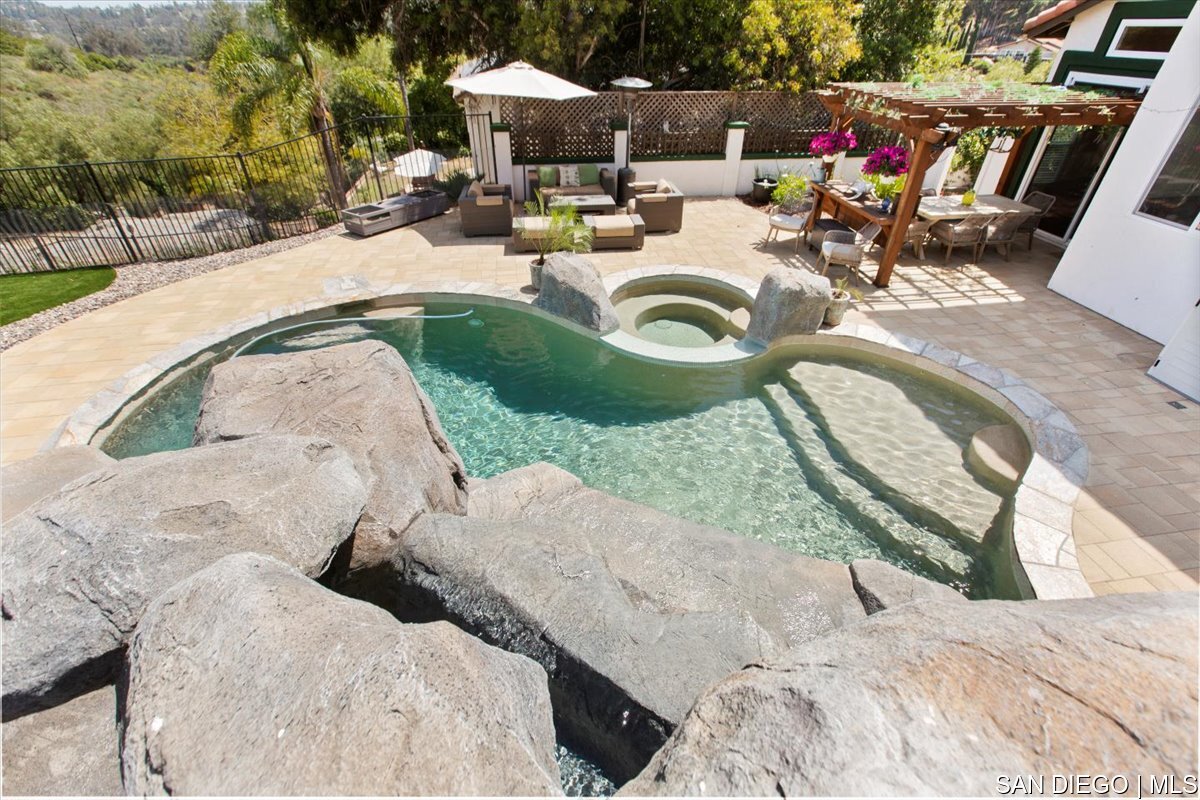 https://sdmls-assets.cdn-connectmls.com/pics/335F04EBBF4A9611E0633111000AF8B3/HD_1745333400611_46_Pool_and_Spa.JPEG