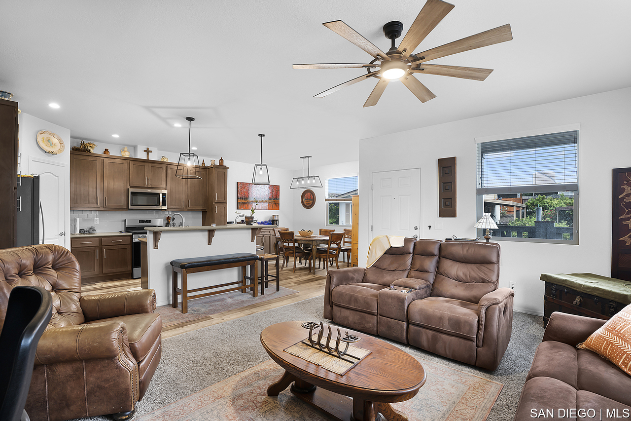 Home for Sale in Lakeside