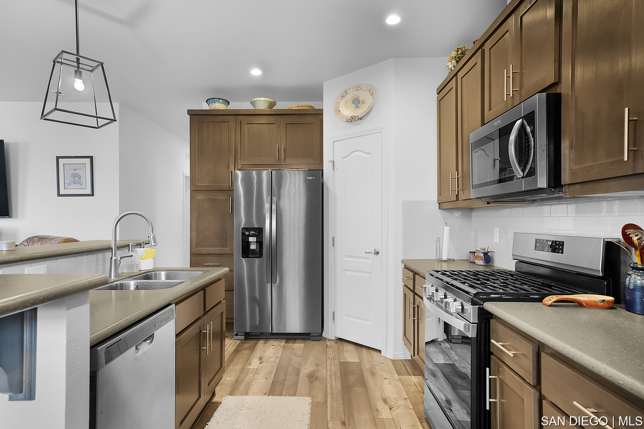 Home for Sale in Lakeside