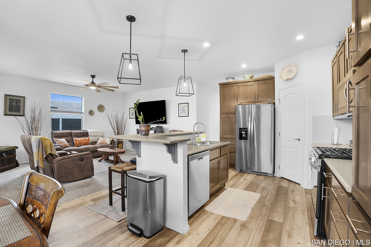 Home for Sale in Lakeside