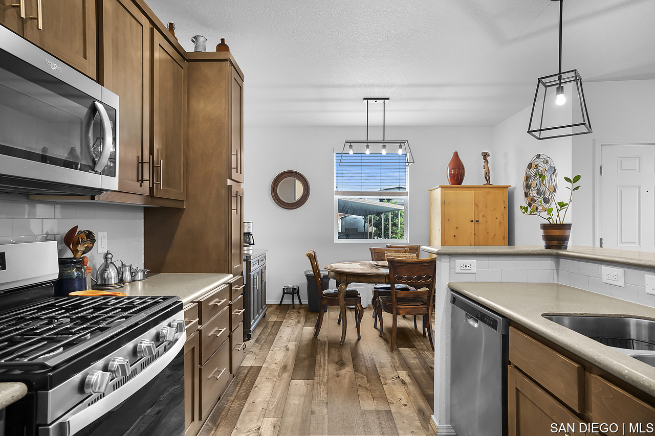 Home for Sale in Lakeside