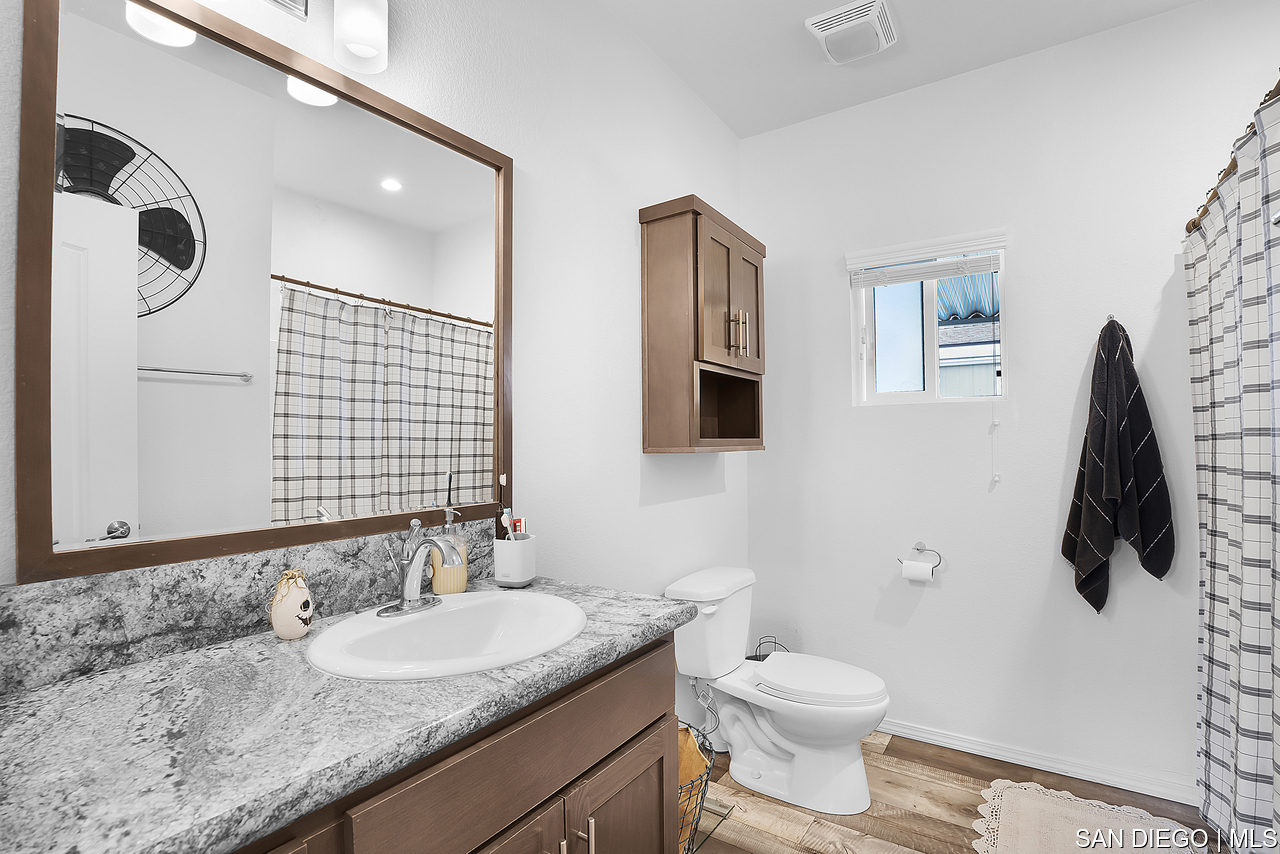 Home for Sale in Lakeside