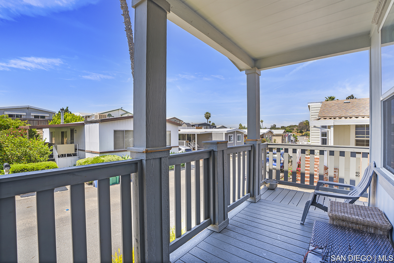 Home for Sale in Lakeside