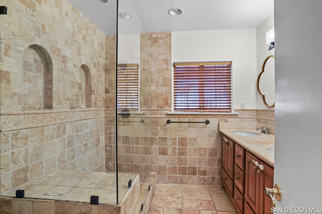 Home for Sale in Bonita