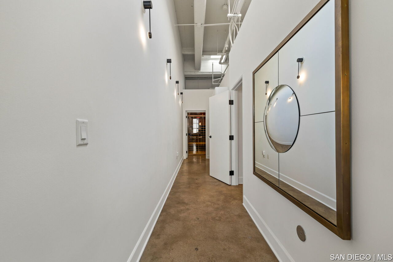 https://sdmls-assets.cdn-connectmls.com/pics/3699EC40622304C2E063BE13000AA6A6/HD_1748880711457_86_web_or_mls_Radiate_950SixthAveUnit541_86.JPEG