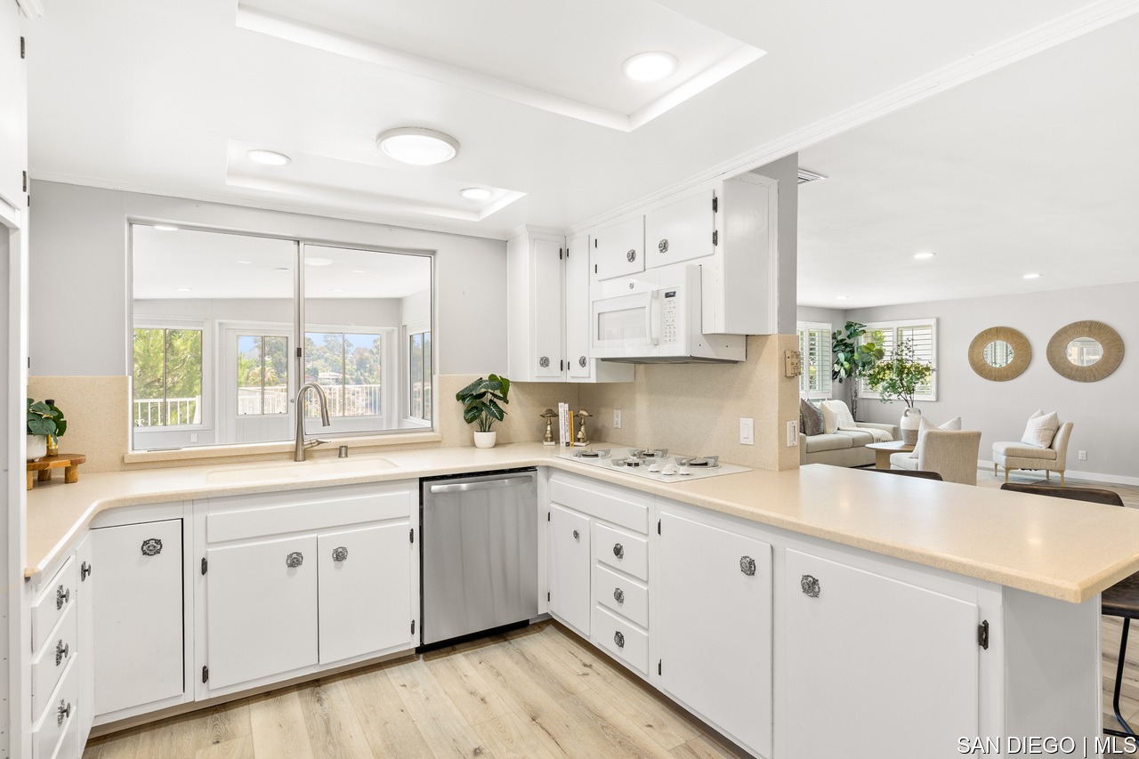https://sdmls-assets.cdn-connectmls.com/pics/376AC32BAEF582B8E063EA11000AA7B6/HD_1749827881965_La_Mesa_21.JPEG