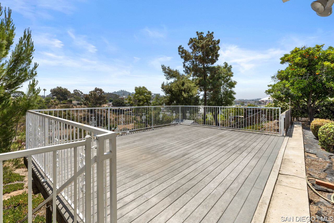 https://sdmls-assets.cdn-connectmls.com/pics/376AC32BAEF582B8E063EA11000AA7B6/HD_1749827883905_La_Mesa_30.JPEG