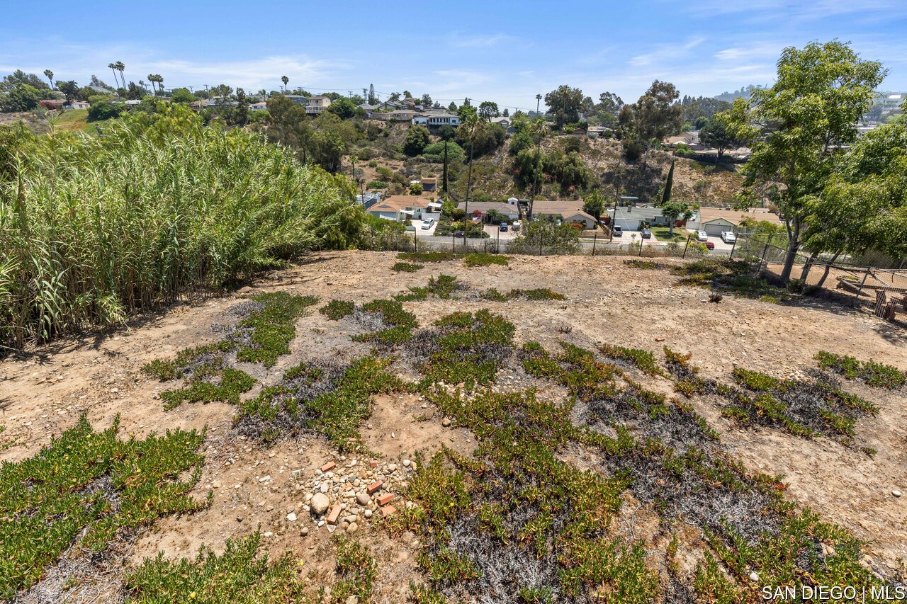 https://sdmls-assets.cdn-connectmls.com/pics/376AC32BAEF582B8E063EA11000AA7B6/HD_1749827884893_La_Mesa_32.JPEG