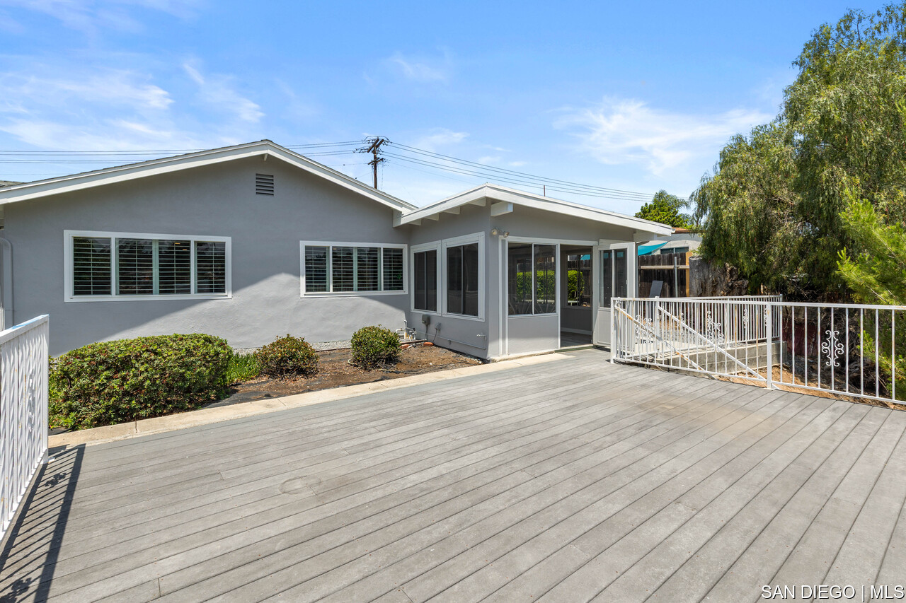https://sdmls-assets.cdn-connectmls.com/pics/376AC32BAEF582B8E063EA11000AA7B6/HD_1749827885372_La_Mesa_33.JPEG