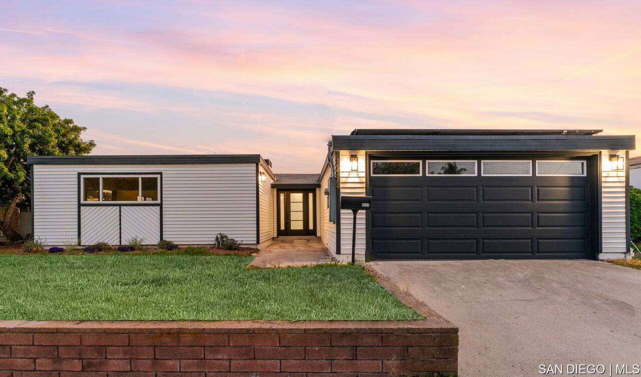 https://sdmls-assets.cdn-connectmls.com/pics/3944E8C20222D4B6E0637B13000AC99E/HD_1751905392248_front_of_house.JPEG