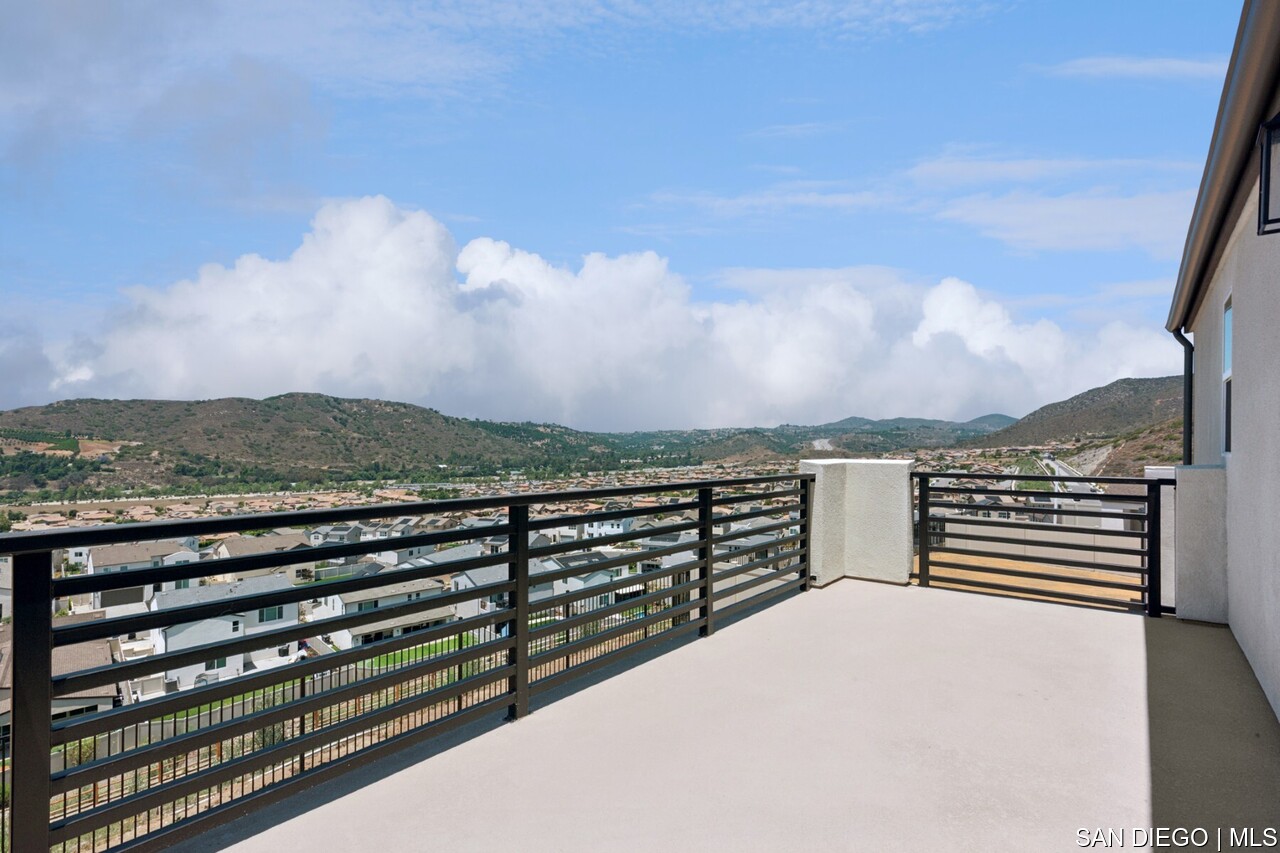 https://sdmls-assets.cdn-connectmls.com/pics/399E1EC4F628488EE0636E11000A3FED/HD_1752205840312_Pomelo_632MEADOWOODST_HDR_none8.JPEG