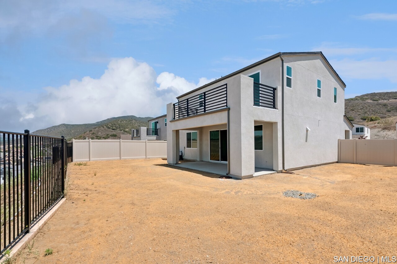 https://sdmls-assets.cdn-connectmls.com/pics/399E1EC4F628488EE0636E11000A3FED/HD_1752205840833_Pomelo_632MEADOWOODST_HDR_none11.JPEG