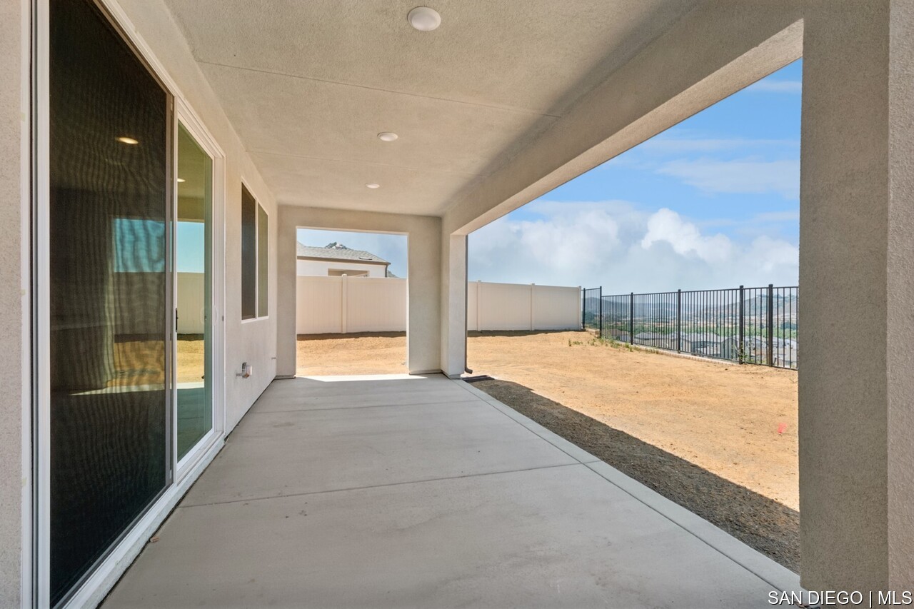 https://sdmls-assets.cdn-connectmls.com/pics/399E1EC4F628488EE0636E11000A3FED/HD_1752205841077_Pomelo_632MEADOWOODST_HDR_none15.JPEG