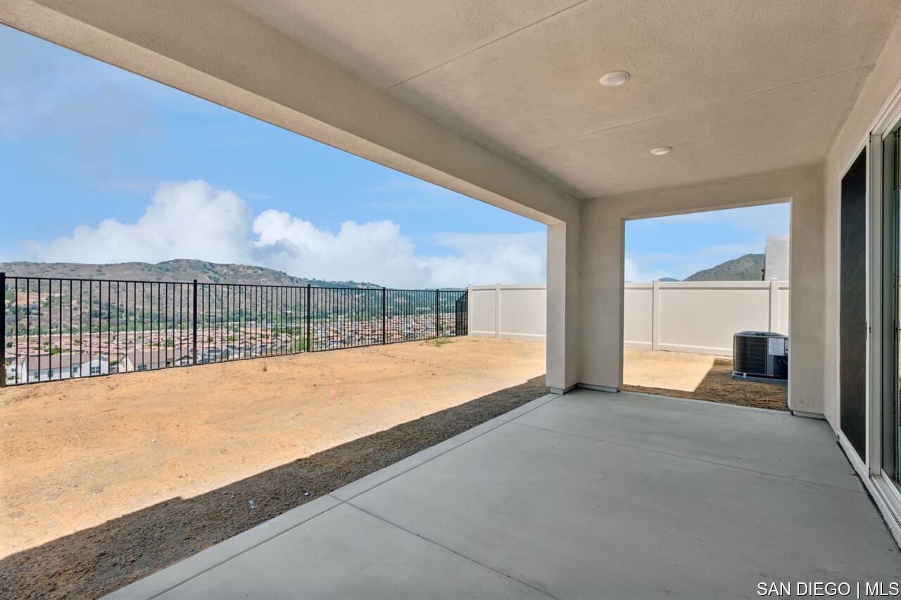 https://sdmls-assets.cdn-connectmls.com/pics/399E1EC4F628488EE0636E11000A3FED/HD_1752205841308_Pomelo_632MEADOWOODST_HDR_none16.JPEG