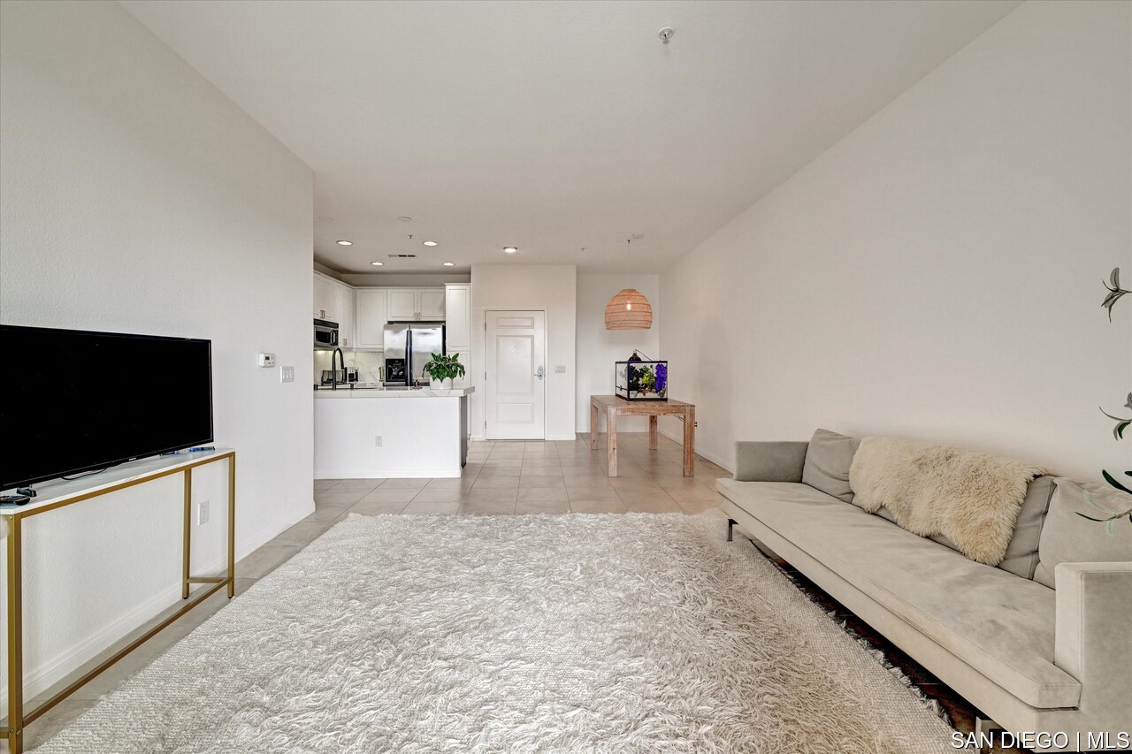 https://sdmls-assets.cdn-connectmls.com/pics/39E8244E56DD139FE0636E11000A153B/HD_1752536452520_12_3877_Pell_place_Unit_118_12.JPEG
