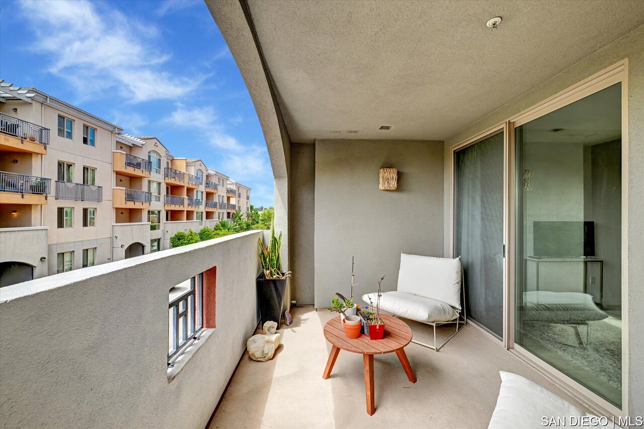 https://sdmls-assets.cdn-connectmls.com/pics/39E8244E56DD139FE0636E11000A153B/HD_1752536452626_13_3877_Pell_place_Unit_118_13.JPEG