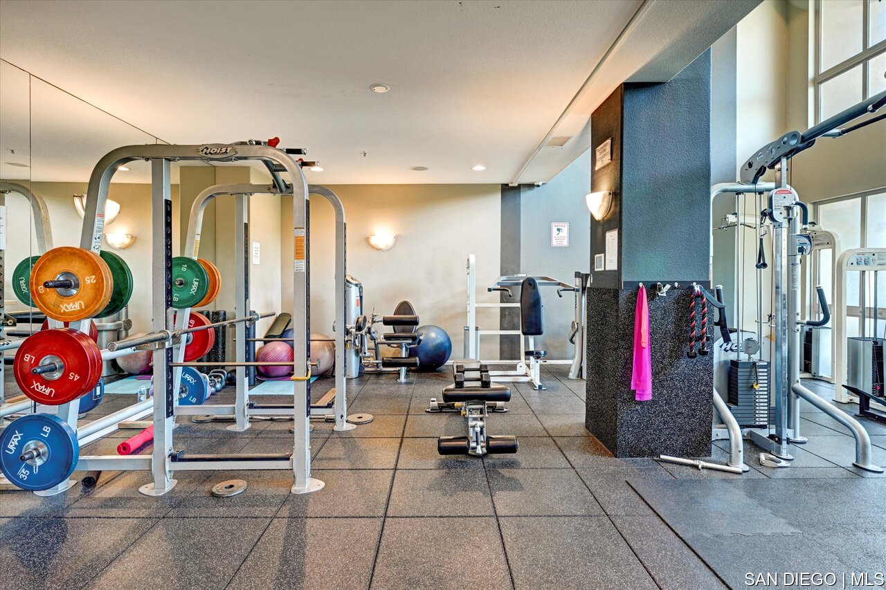 https://sdmls-assets.cdn-connectmls.com/pics/39E8244E56DD139FE0636E11000A153B/HD_1752536454586_30_3877_Pell_place_Unit_118_30.JPEG