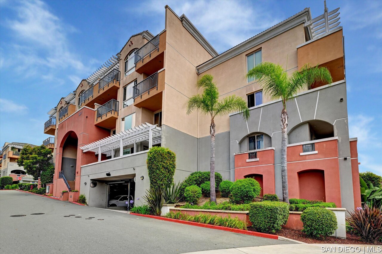 https://sdmls-assets.cdn-connectmls.com/pics/39E8244E56DD139FE0636E11000A153B/HD_1752536454981_02_3877_Pell_place_Unit_118_2.JPEG