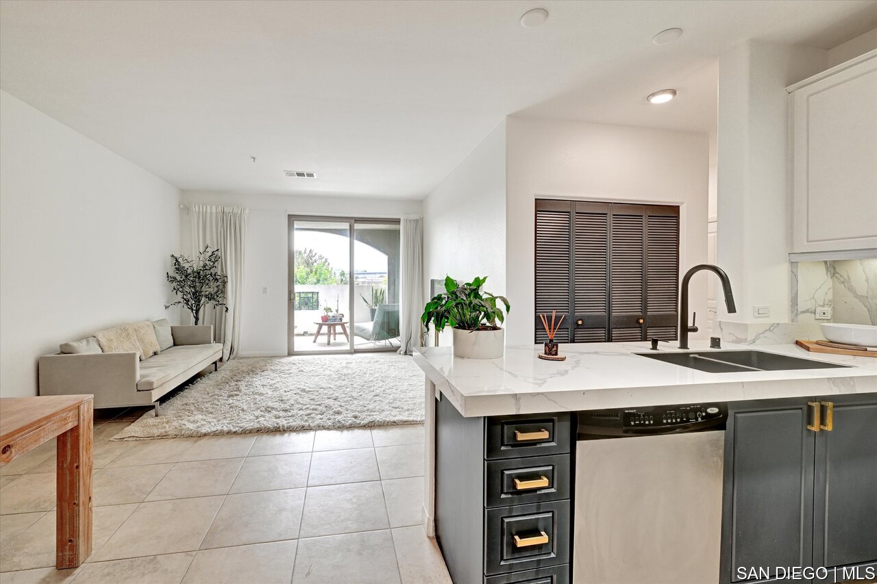 https://sdmls-assets.cdn-connectmls.com/pics/39E8244E56DD139FE0636E11000A153B/HD_1752536455100_03_3877_Pell_place_Unit_118_3.JPEG