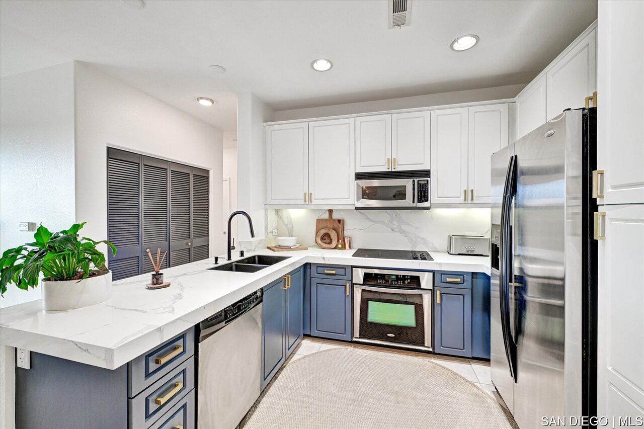 https://sdmls-assets.cdn-connectmls.com/pics/39E8244E56DD139FE0636E11000A153B/HD_1752536455433_06_3877_Pell_place_Unit_118_6.JPEG