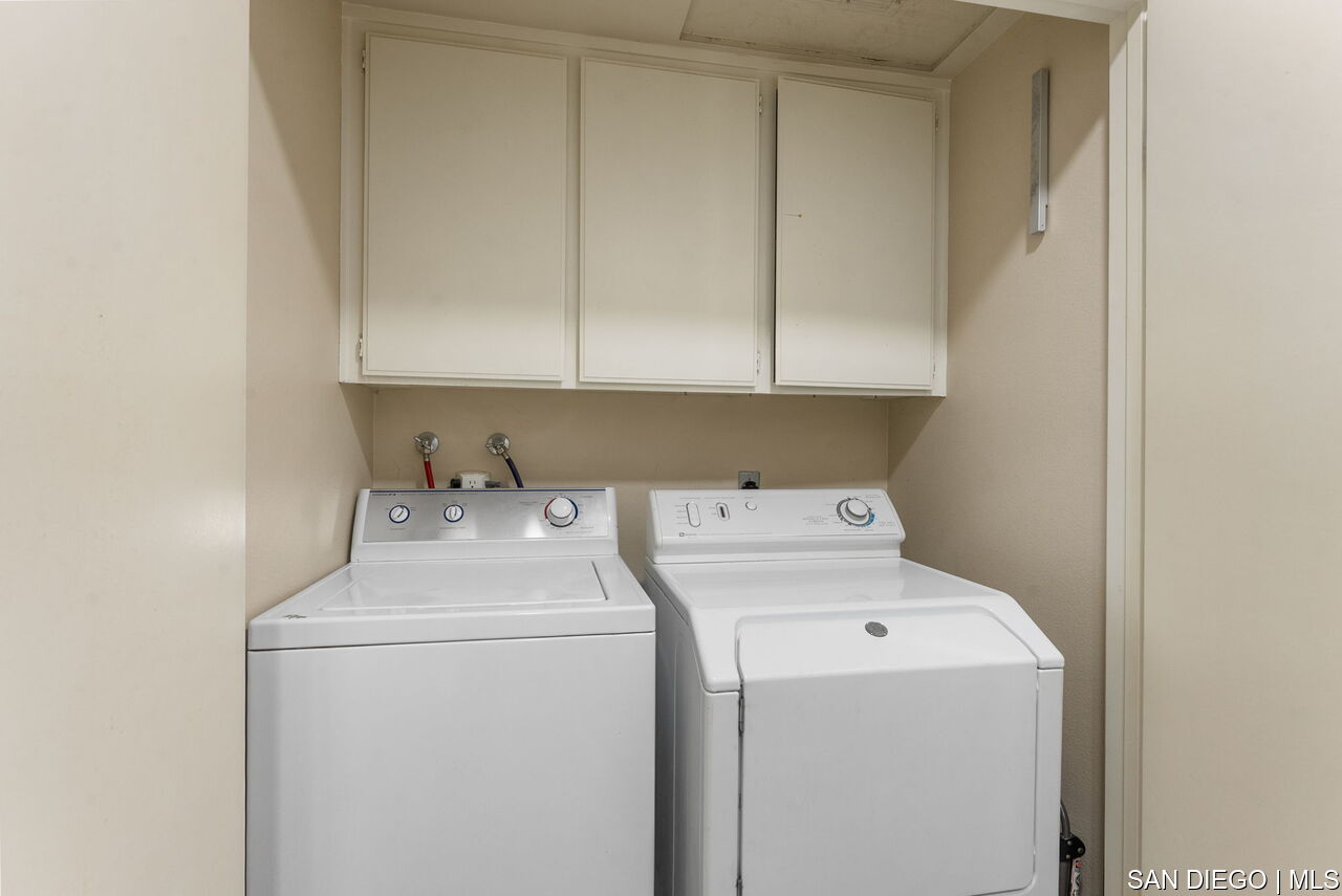 https://sdmls-assets.cdn-connectmls.com/pics/3B2DE2DCB8619DCFE0633111000AAC6C/HD_1753929827472_18_web_or_mls_1__37_of_45_.JPEG