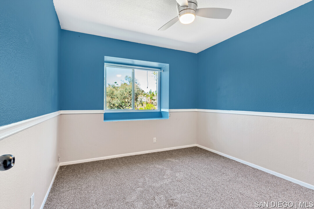 https://sdmls-assets.cdn-connectmls.com/pics/3B33DD2251C576ADE0633111000AB785/HD_1753941271556_33_Phillips_33_mls.JPEG