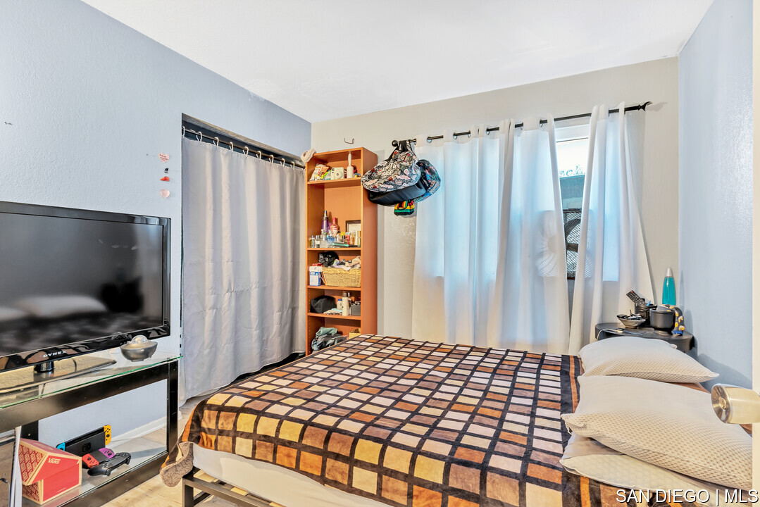 https://sdmls-assets.cdn-connectmls.com/pics/3B33DD2251C576ADE0633111000AB785/HD_1753941285378_19_Phillips_19_mls.JPEG