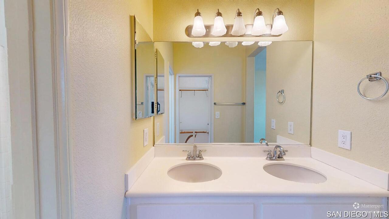 https://sdmls-assets.cdn-connectmls.com/pics/3C1F02DA71EAF82EE0639F13000AECE5/HD_1755009547619_1876_E_12th_St_National_City_CA_91950_07312025_175249_defurnished.JPEG