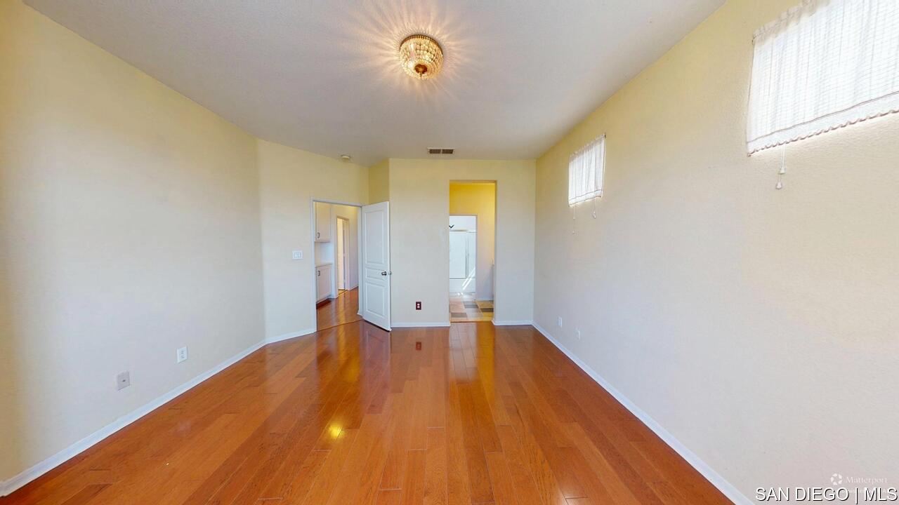 https://sdmls-assets.cdn-connectmls.com/pics/3C1F02DA71EAF82EE0639F13000AECE5/HD_1755009550165_1876_E_12th_St_National_City_CA_91950_07312025_175208_defurnished.JPEG