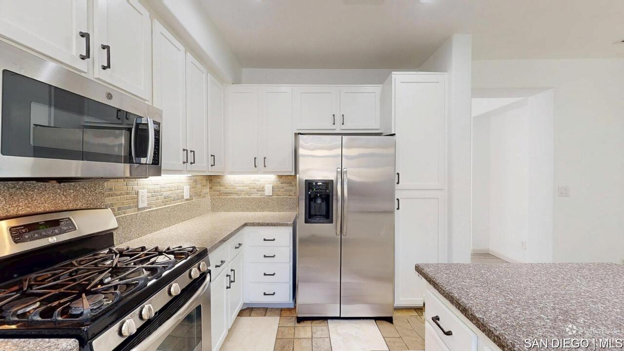https://sdmls-assets.cdn-connectmls.com/pics/3C1F02DA71EAF82EE0639F13000AECE5/HD_1755009553002_1876_E_12th_St_National_City_CA_91950_07312025_174830_defurnished.JPEG