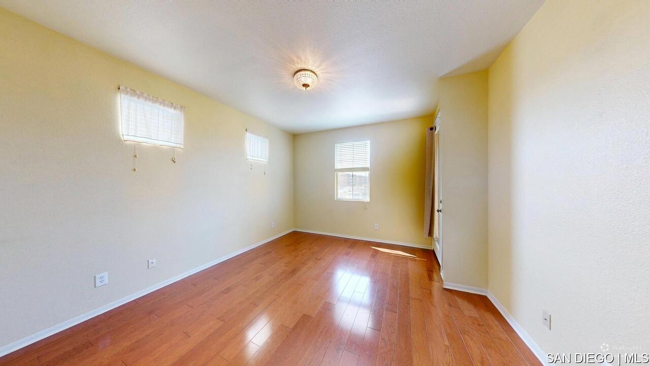 https://sdmls-assets.cdn-connectmls.com/pics/3C1F02DA71EAF82EE0639F13000AECE5/HD_1755009553444_1876_E_12th_St_National_City_CA_91950_07312025_175133_defurnished.JPEG