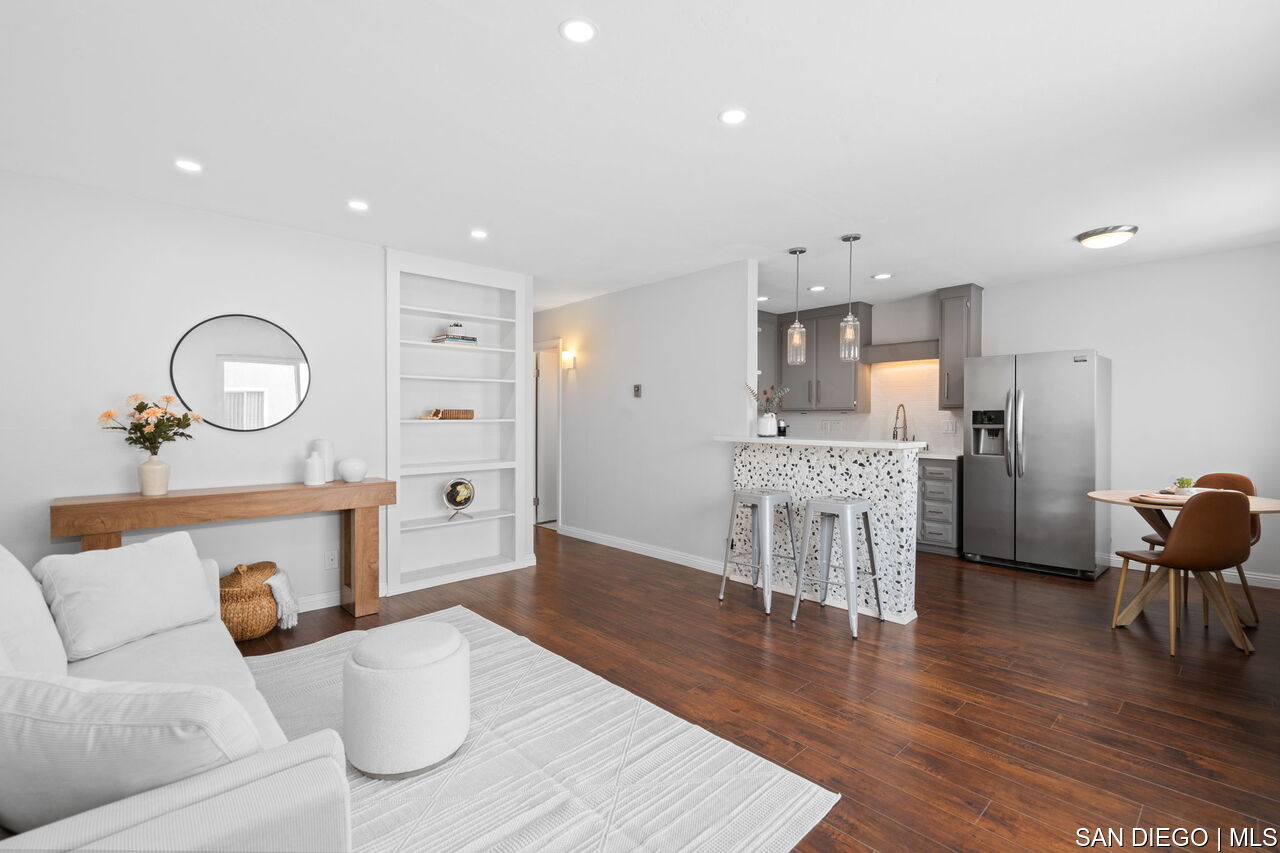 Front Image Thumbnail for SDSDC0001194