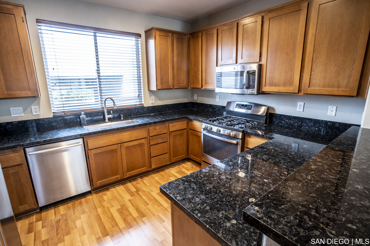 https://sdmls-assets.cdn-connectmls.com/pics/F968354220086F7EE0535F10000A1ECD/HD_1681675553401_kitchen_3.JPEG