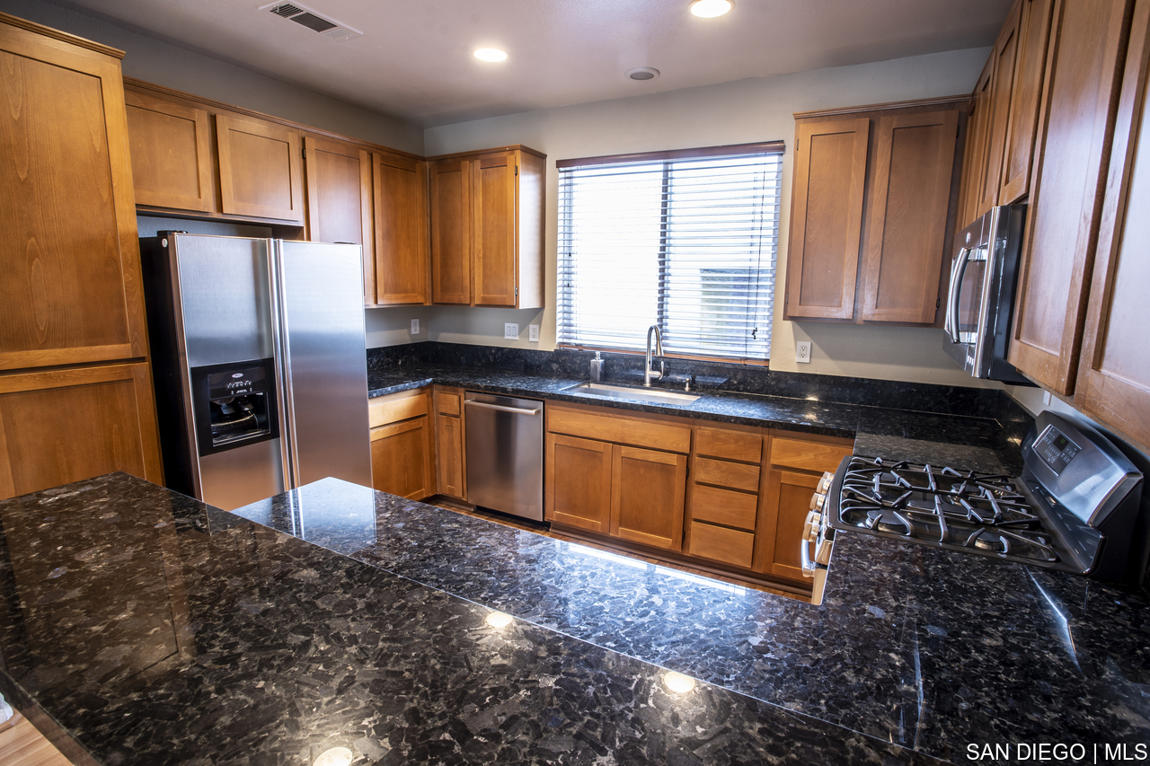 https://sdmls-assets.cdn-connectmls.com/pics/F968354220086F7EE0535F10000A1ECD/HD_1681675578804_kitchen_2.JPEG