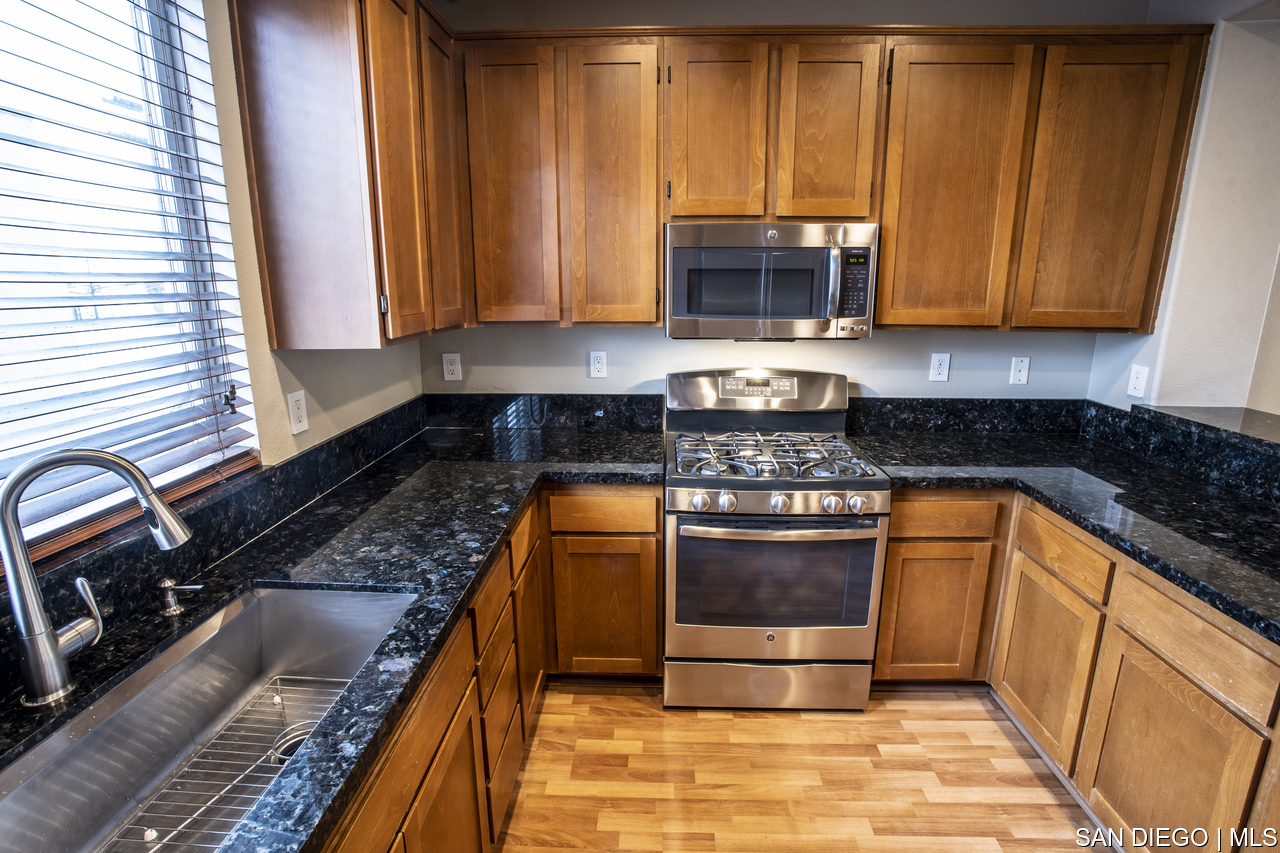 https://sdmls-assets.cdn-connectmls.com/pics/F968354220086F7EE0535F10000A1ECD/HD_1681675600622_kitchen.JPEG