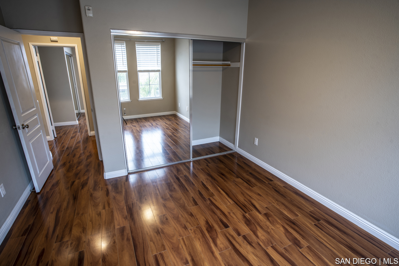 https://sdmls-assets.cdn-connectmls.com/pics/F968354220086F7EE0535F10000A1ECD/HD_1681675737953_master_bedroom.JPEG
