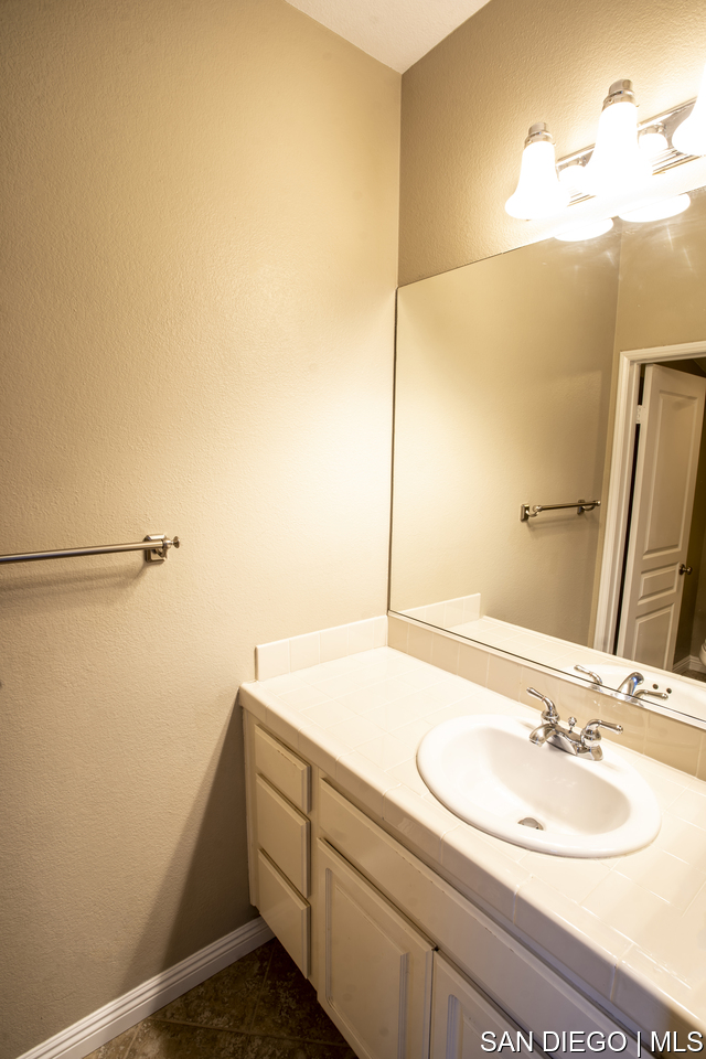https://sdmls-assets.cdn-connectmls.com/pics/F968354220086F7EE0535F10000A1ECD/HD_1681675755948_masterbath_1.1.JPEG