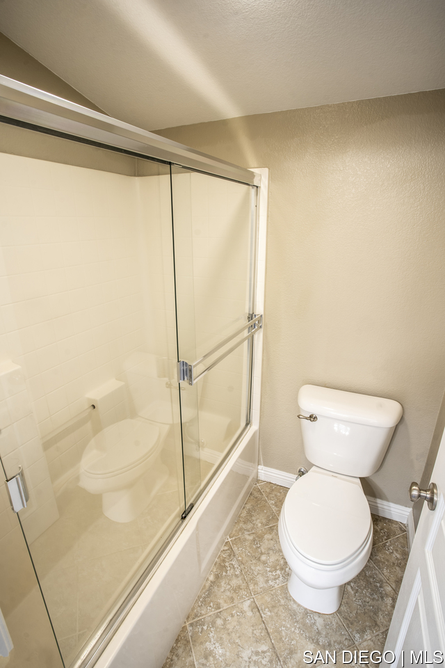 https://sdmls-assets.cdn-connectmls.com/pics/F968354220086F7EE0535F10000A1ECD/HD_1681675772364_masterbath.JPEG