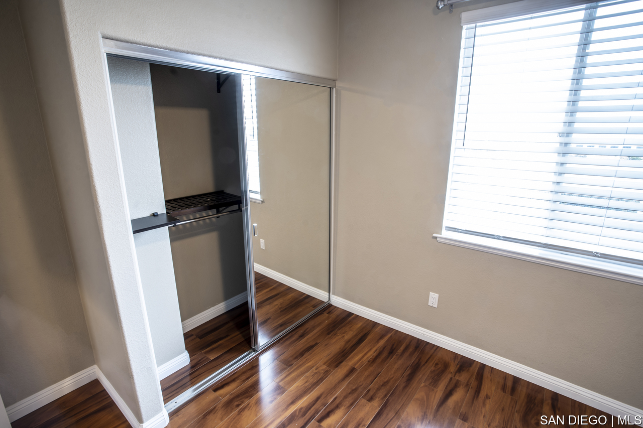 https://sdmls-assets.cdn-connectmls.com/pics/F968354220086F7EE0535F10000A1ECD/HD_1681675817625_bedroom_2.1.JPEG