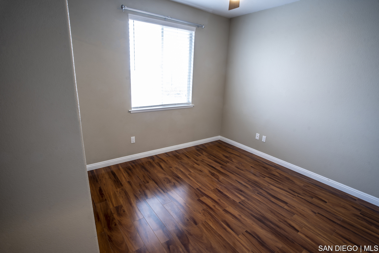 https://sdmls-assets.cdn-connectmls.com/pics/F968354220086F7EE0535F10000A1ECD/HD_1681675865038_bedroom_2.JPEG